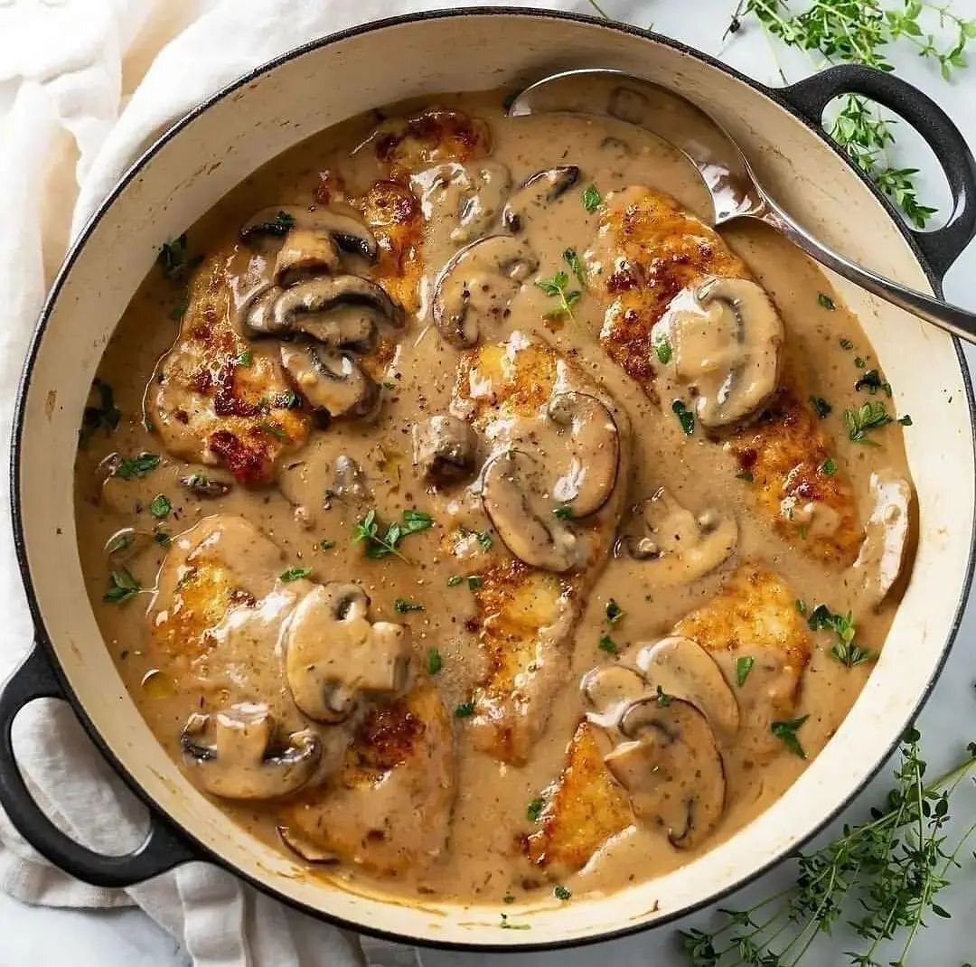 Курица с грибами.