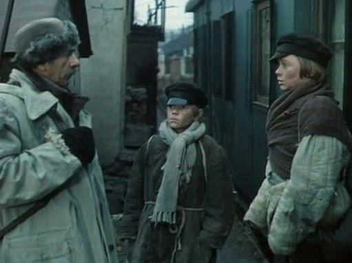 История Саши, мечтавшего раскрыть тайну гибели полярной экспедиции капитана Татаринова. «Бороться и искать, найти и не сдаваться». (1976г) Фильм ?