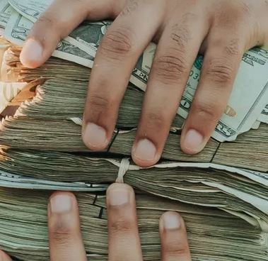 11 лет Кудрин пудрил мозги Путину. Вместо того, чтобы заработанные средства направлять, как кредитные фонды, для развития своей экономики... О МРОТ