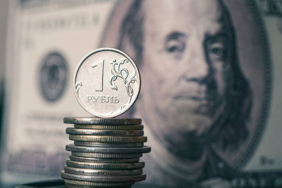 Валютный кульбит: Почему рубль снова начал укрепляться и к каким уровням стремится курс доллара