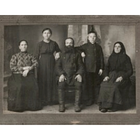 "Так мало на память нам о прошлом осталось..." Старая фотография из семейного альбома – ценная реликвия моей семьи