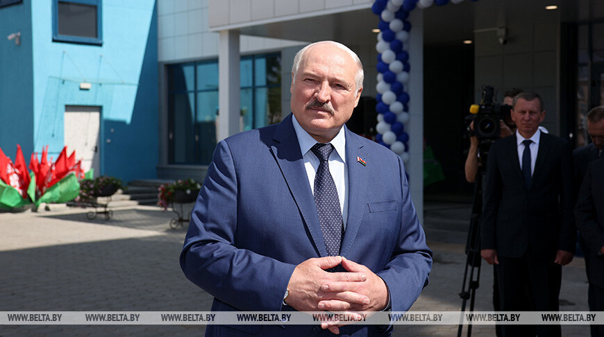 Лукашенко потребовал, чтобы в ополчение от каждого сельсовета вошли по 50 человек