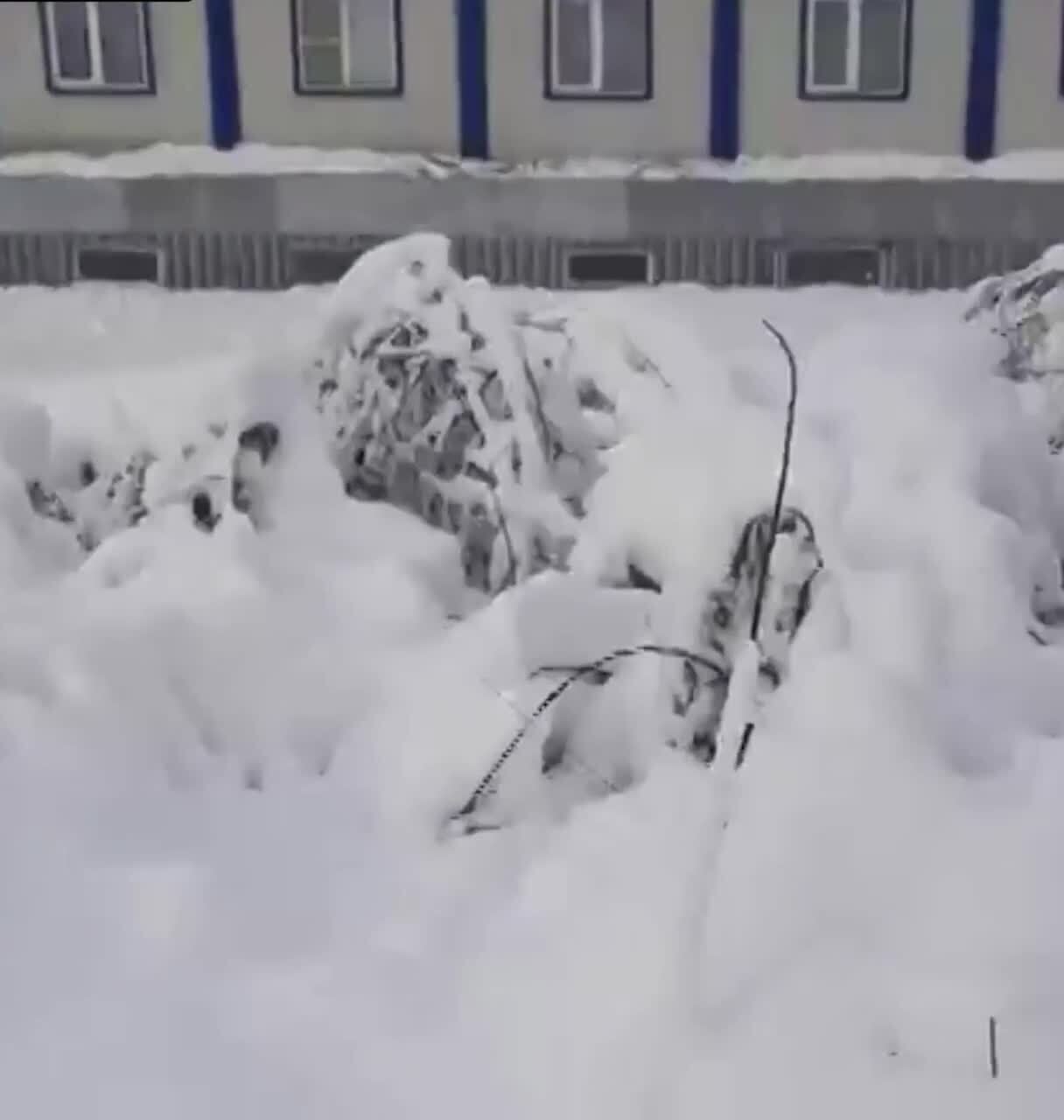 Снег в красноярском. Летние сугробы в Красноярском крае. Красноярск снегопад вчера. Красноярск снег 2022. Снег в России.