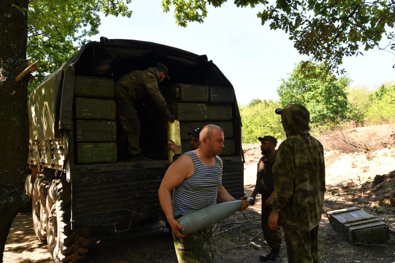 Привет из Попасного от артиллерийского расчета из гаубицы Д-20 152 мм.