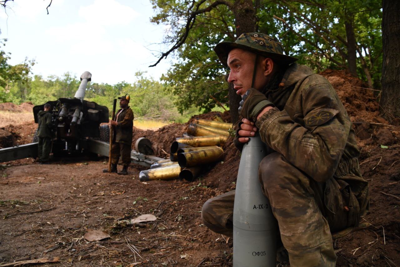 Привет из Попасного от артиллерийского расчета из гаубицы Д-20 152 мм.