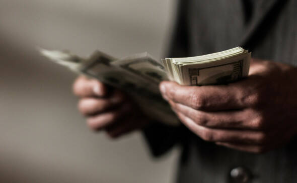 ЦБ разрешил физлицам переводить за рубеж до 0 тыс. в месяц