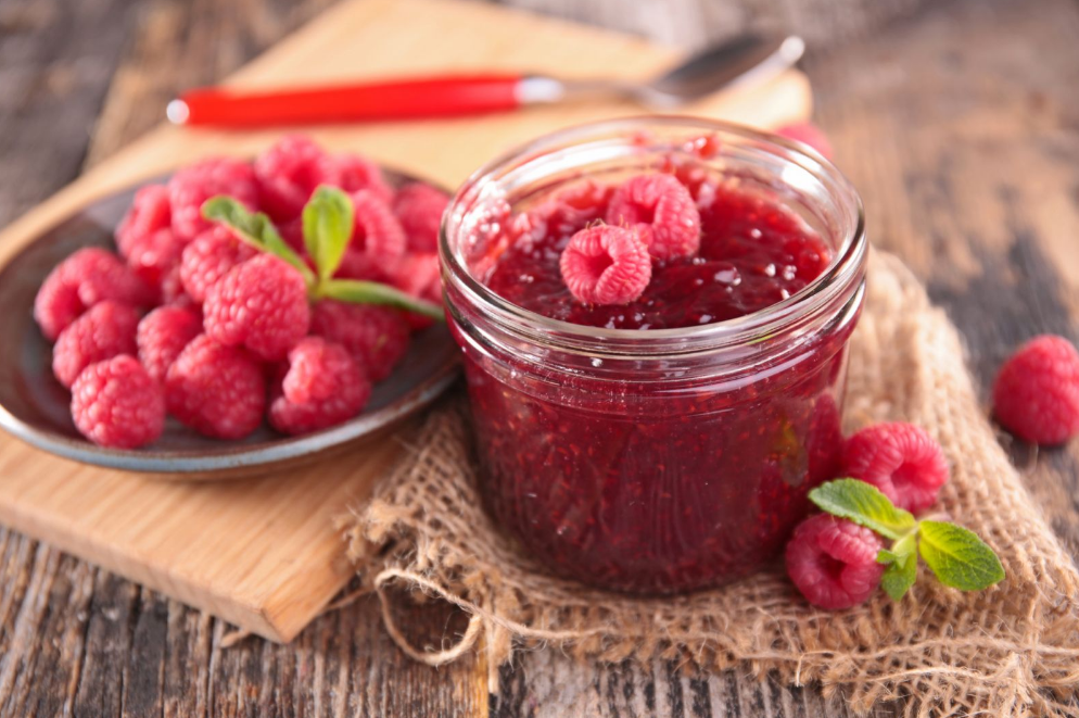 Простейший рецепт малинового варенья без варки, или Заготовки на зиму с удовольствием