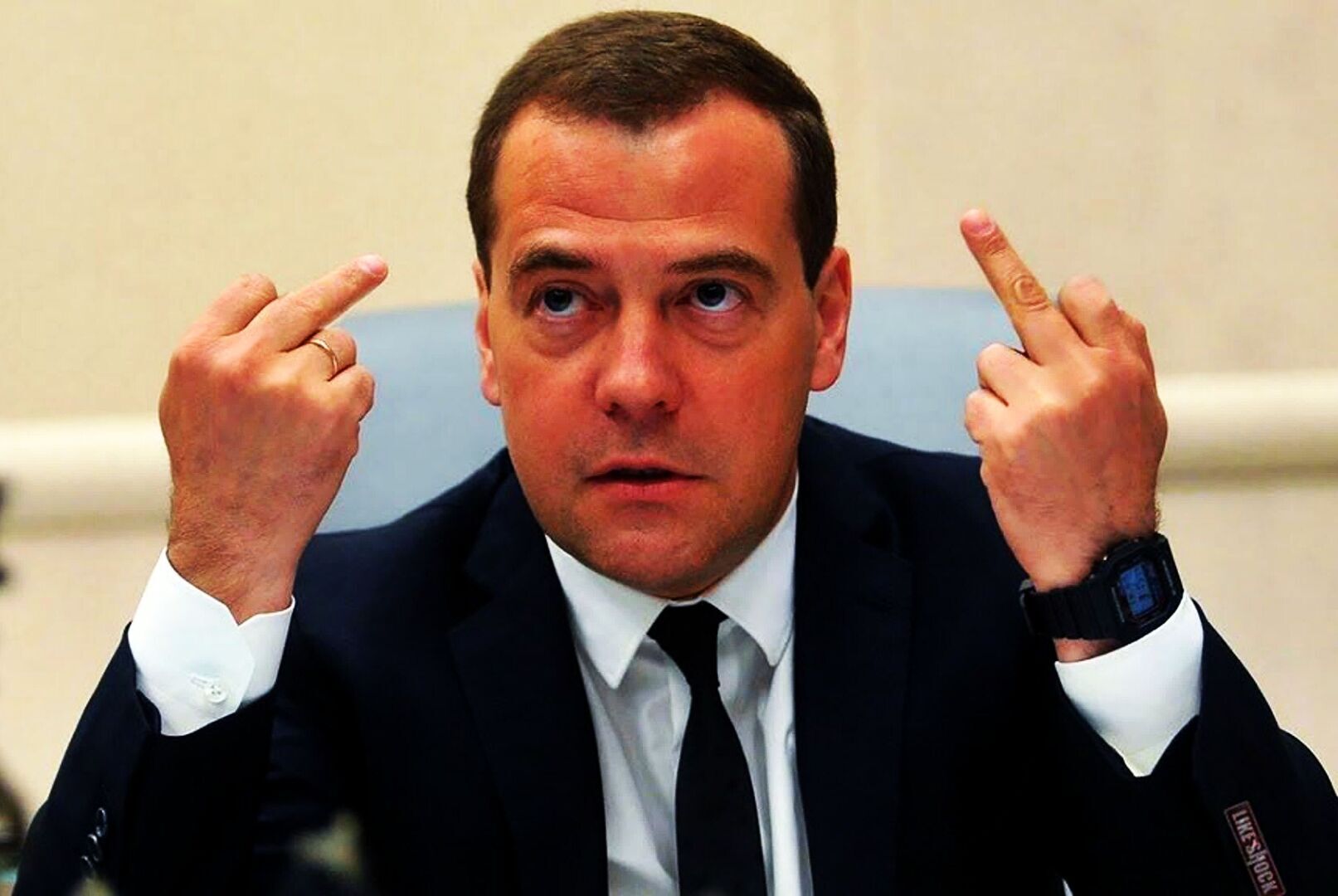 Дмитрий Медведев становится Жириновским! Высказывания популярного блогера - единоросса мгновенно растаскиваются фанатами на цитаты