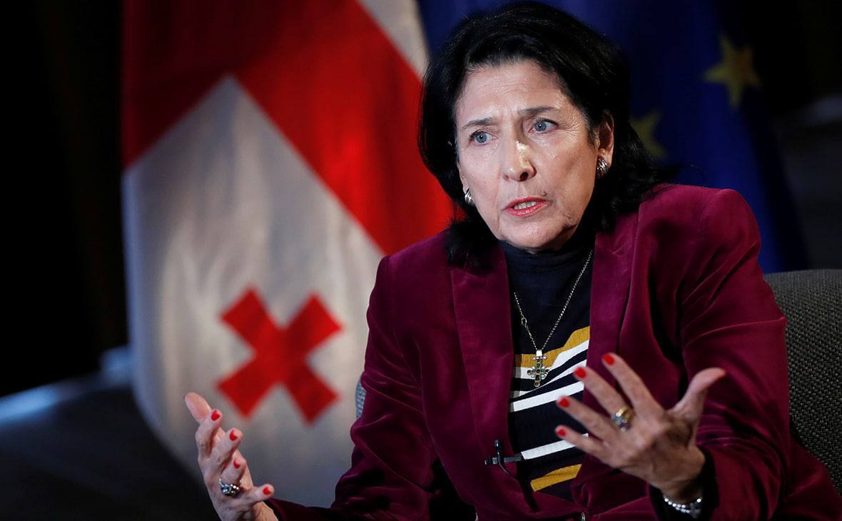 Правительство Грузии подало в суд на президента страны за нарушение Конституции.