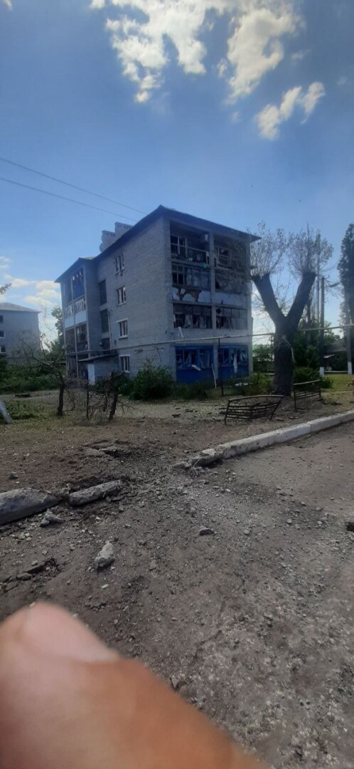 Укронацисты выпустили по жилым кварталам Ясиноватой 10 реактивных снарядов из установок "Град", сообщило представительство ДНР в СЦКК