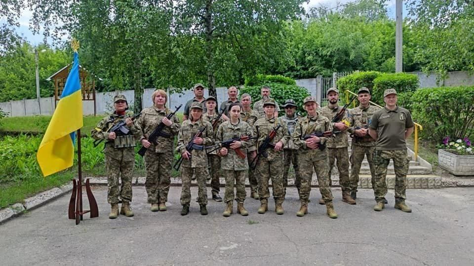 Сегодня в Киеве в 112-й бригаде теробороны привели к присяге очередных новобранцев.