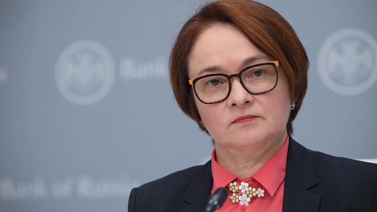 Центральный банк предупредил банки о недопустимости менять условия по уже открытым валютным вкладам и ухудшать условия обслуживания клиентов.