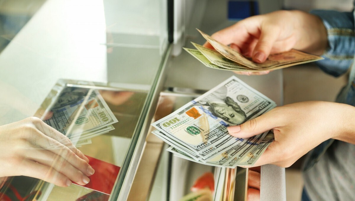 Почему некоторые банки ввели комиссию на обслуживание валютных счетов?