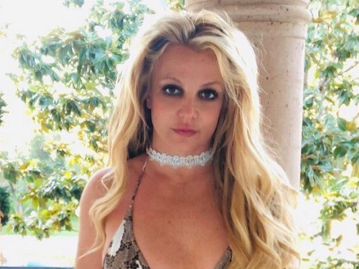 Первое фото Бритни Спирс в свадебном платьеБритни Спирс и ее давний возлюбленный Сэм Асгари сыграли тайную свадьбу. Тем не менее, в ...