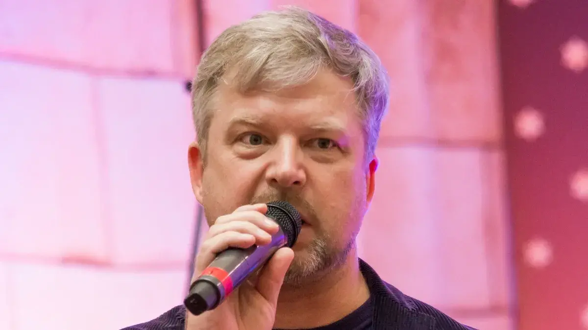 Валдис Пельш признался, что «рожал 2 раза в своей жизни»: две жены, дети, некроз поджелудочной, карьера – к чему пришел телеведущий к 55 годам