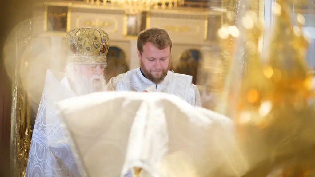 Что обязательно нужно сделать в Троицкую родительскую субботу: какие молитвы возносить Господу о поминовении душ усопших