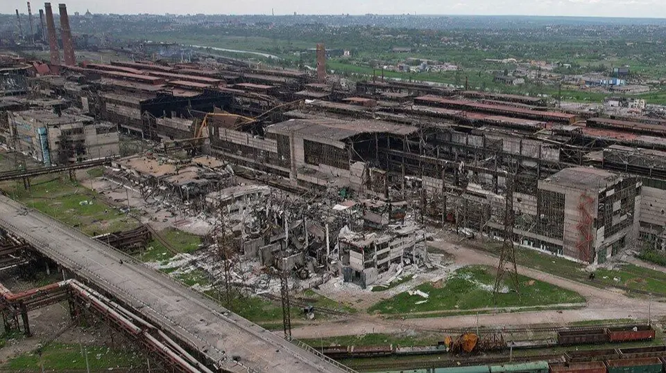 Запах сожженного пороха и трупов. Что осталось от украинских националистов в катакомбах «Азовстали»