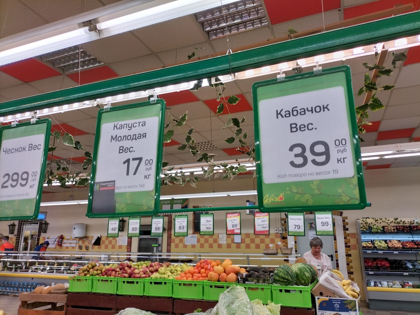 Реальное снижение цен сейчас в Крыму. Спасибо Херсону и Запорожью. Крымские торгаши требуют не пускать их продукцию в Крым, чтобы держать цены