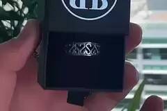 Вместо уроков подросток делал кольца из старых ложек. Теперь он миллионер.