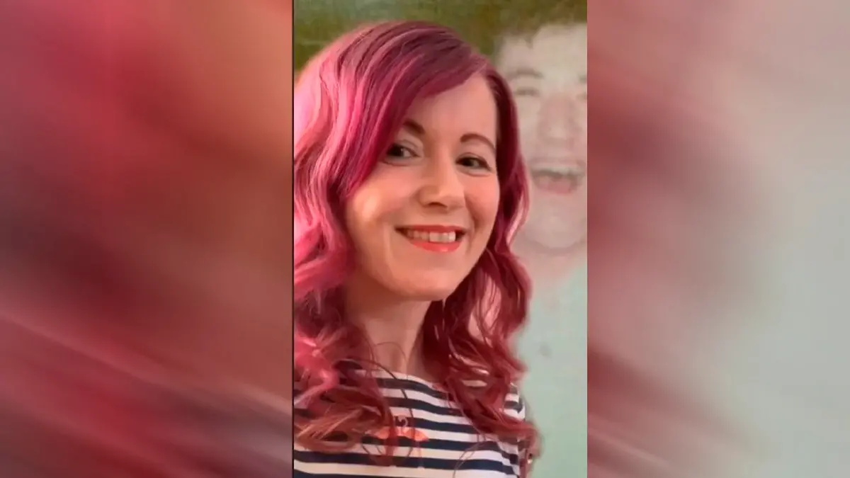 Учительницу рисования уволили из школы за урок, на котором 15-летние ученики снимали друг друга в полуобнаженными виде на фото