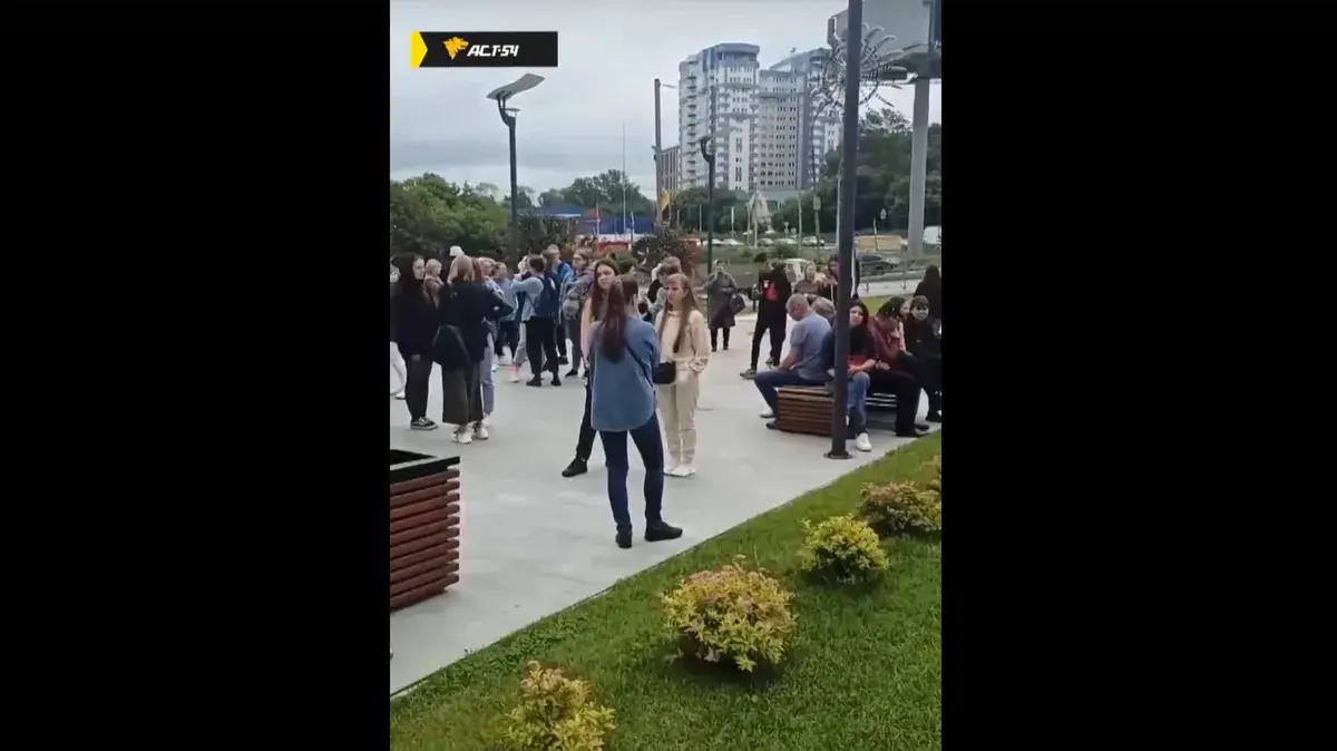 Тысячу человек утром эвакуировали из торгового центра «Аура» в Новосибирске утром 18 июня - видео