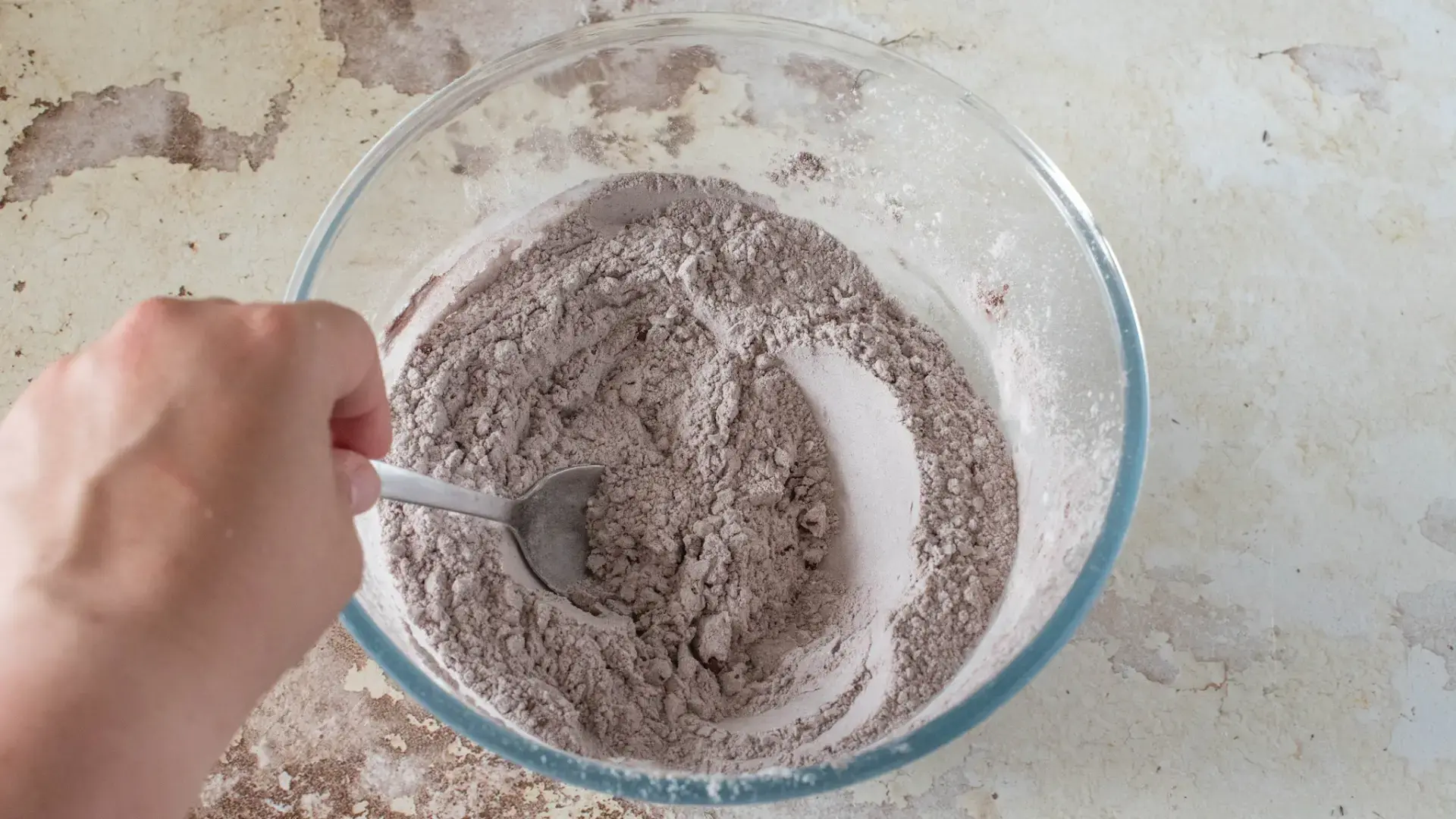 Шоколадный кекс на воде: рецепт легкого десерта без молока и яиц