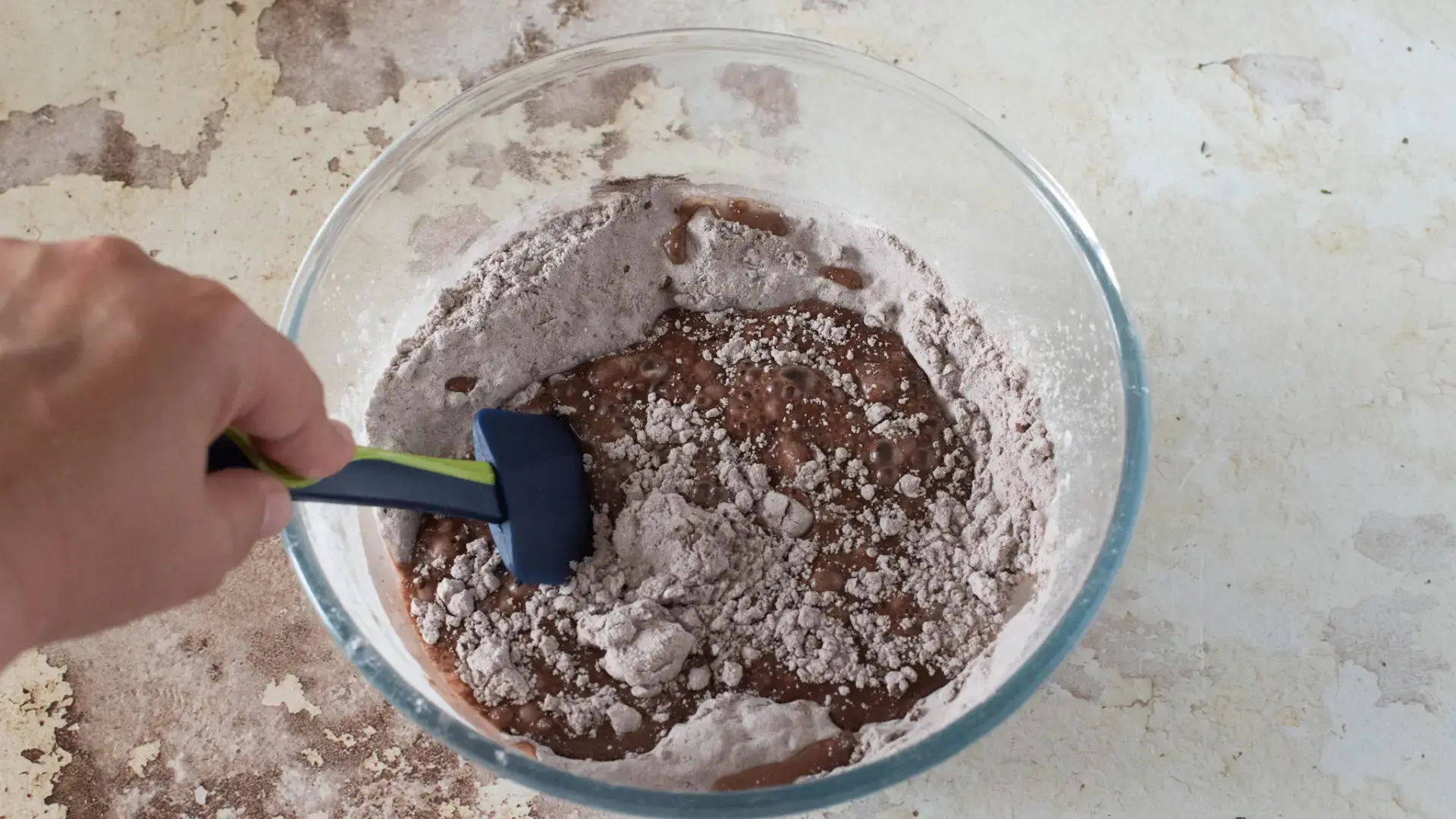 Шоколадный кекс на воде: рецепт легкого десерта без молока и яиц