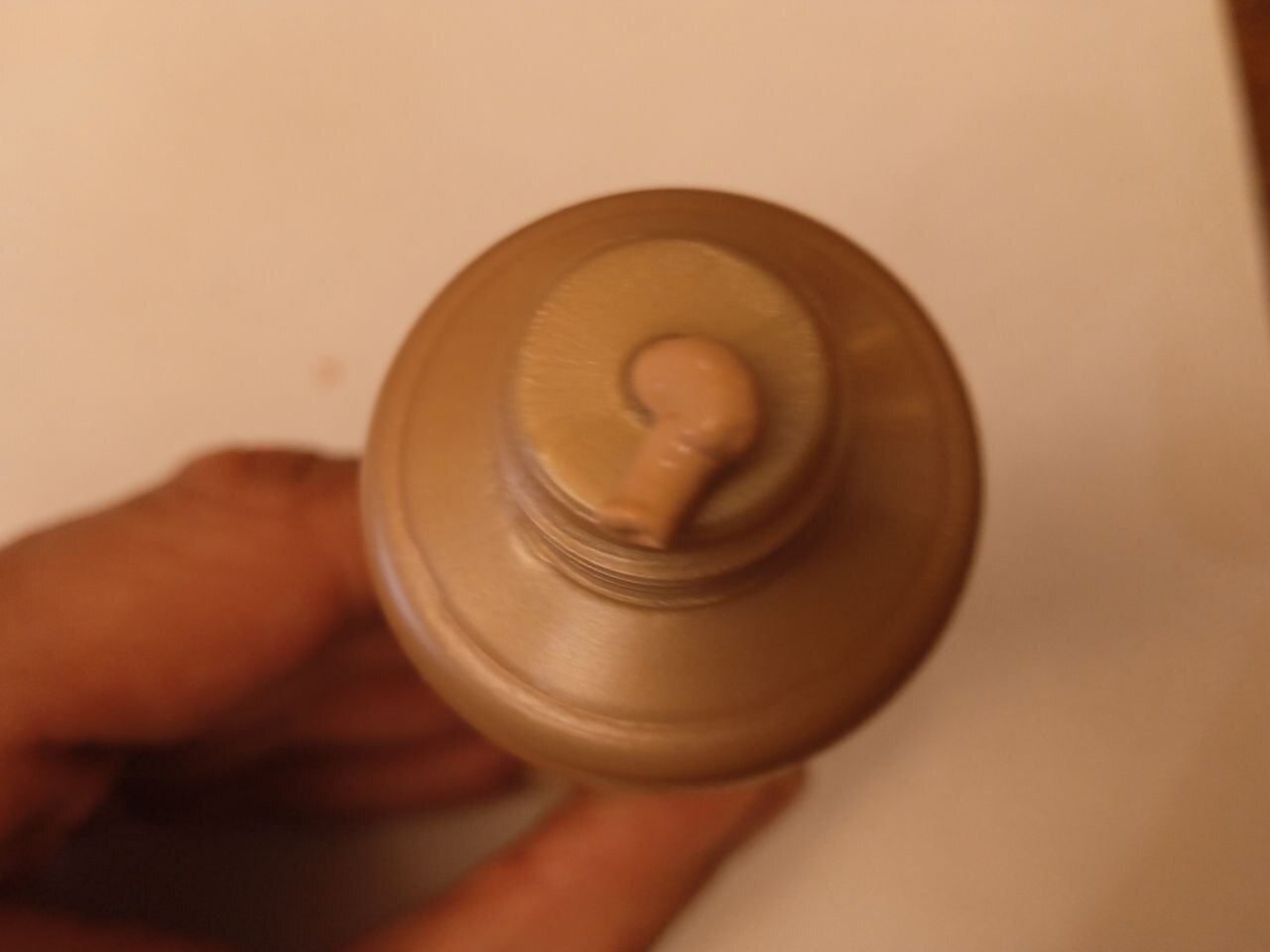 Что лучше: крем-пудра или матирующий крем?