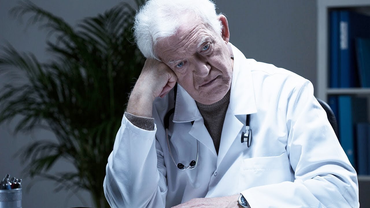 Пенсионный возраст для медиков увеличили