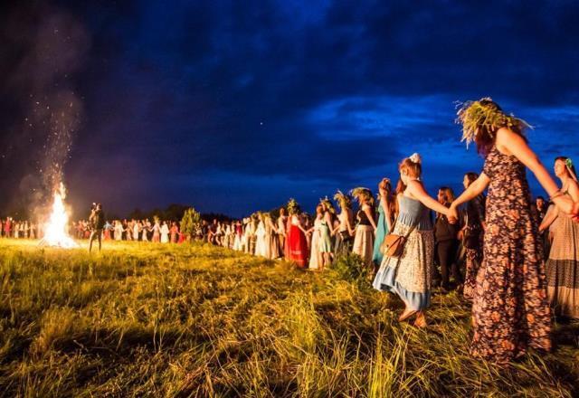 День летнего солнцестояния 21 июня 2022 года: что это за праздник, что можно и нельзя делать? Приметы, обряды и гадания