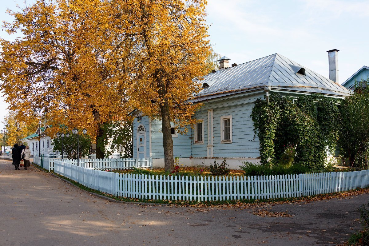 Кто ударил царя Николая II по руке и сказал:-"нет тебе сладкого, будешь только горькое есть!"-когда он хотел взять варенье за чаем?