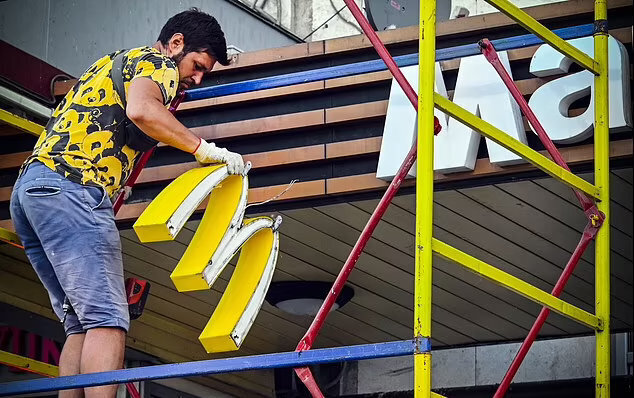 Ребрендинг McDonald's во "Вкусно и точка": ребрендинг McDonald's бьёт все рекорды, что изменилось и почему продают больше бургеров чем раньше?