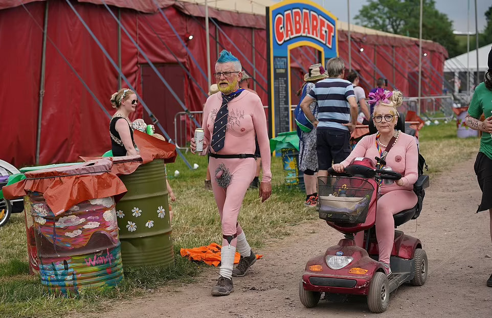 Музыкальный фестиваль Гластонбери в Англии: а нам нужны такие "западные ценности"? Фестиваль не для всех, подборка фото