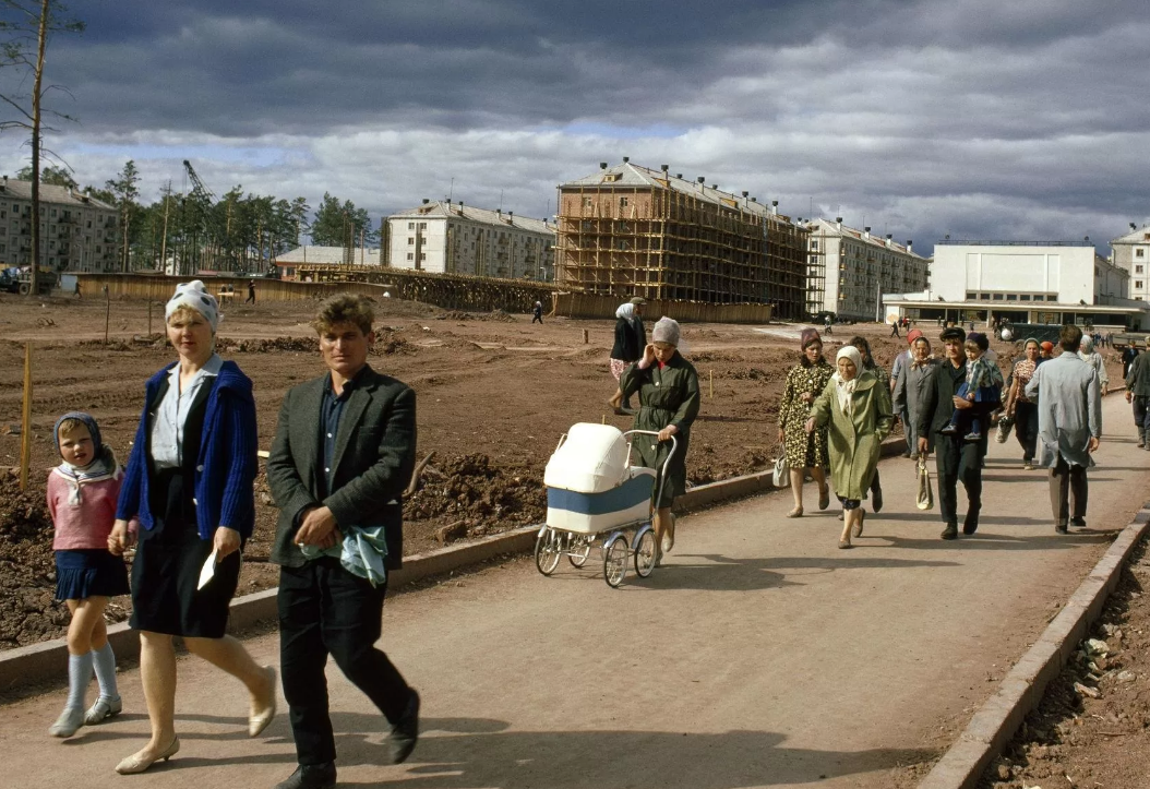 Опрос дня – 24.06.2022. Какой период в жизни СССР и России самый счастливый для вас?