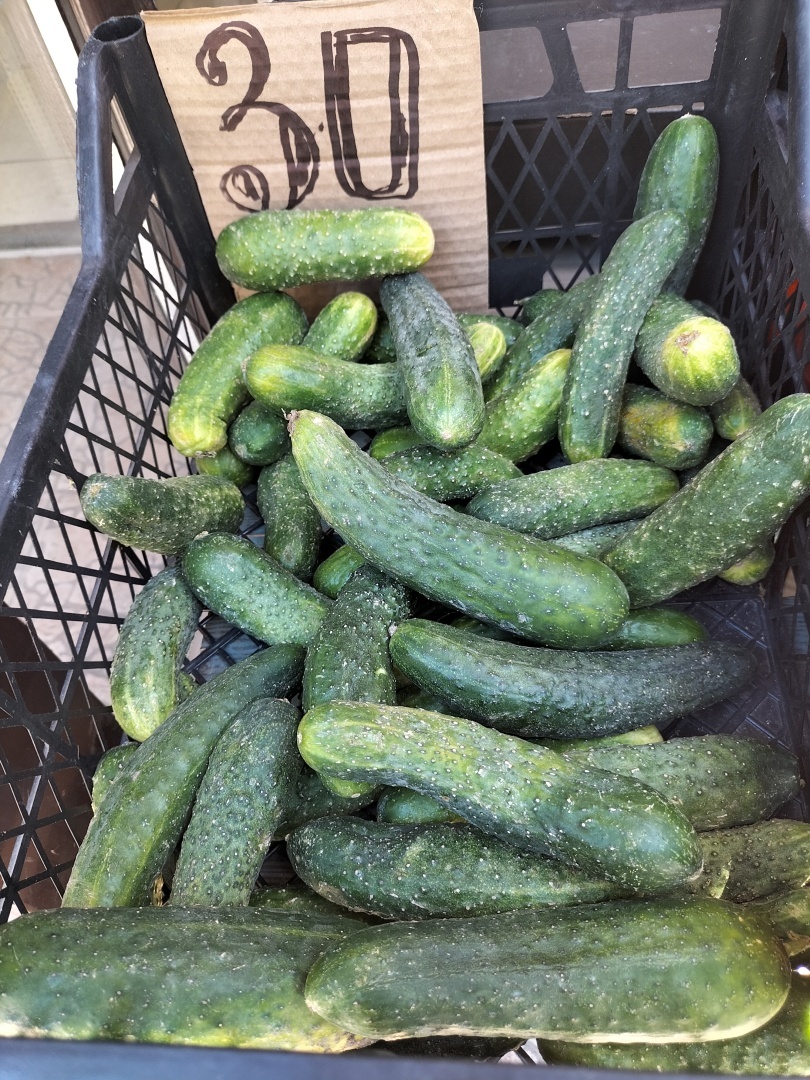 Небывалое снижение цен. Картошка по 15 рублей. Сколько стоят этим летом овощи и фрукты в Крыму - фото ценников с крымского рынка