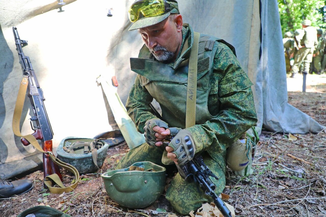 Русские ДОБРОВОЛЬЦЫ едут на фронт💪
