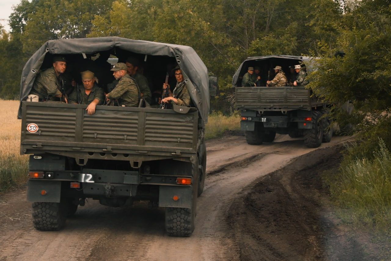 Русские ДОБРОВОЛЬЦЫ едут на фронт💪