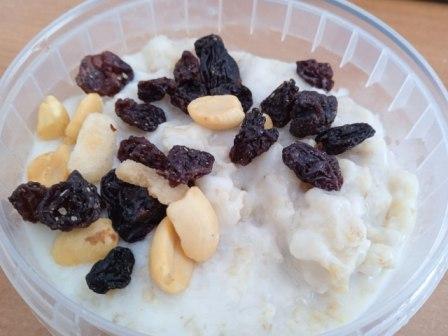 Овсянка. Какая каша полезней: геркулес или из овсяной резаной крупы?