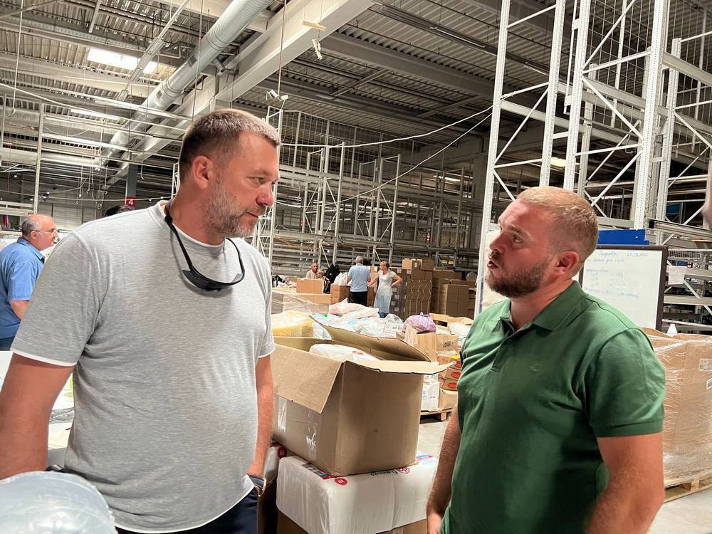 Зампредседателя Комитета Госдумы РФ по обороне Дмитрий Саблин проинспектировал работу гуманитарных центров «Единой России» в Мариуполе