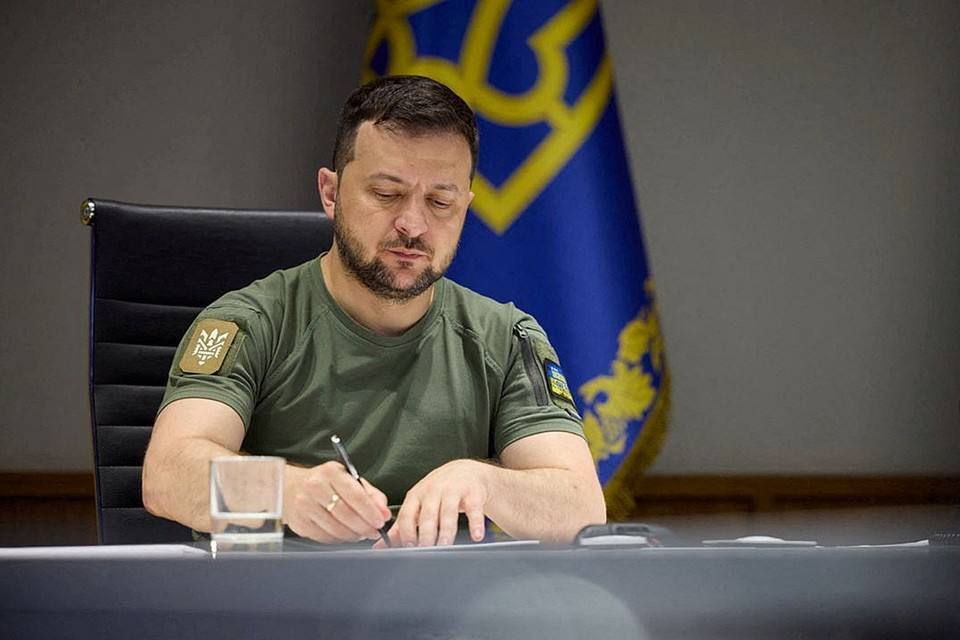 Зеленский пообещал Сирии санкции и «никаких отношений» после признания ею ДНР и ЛНР.