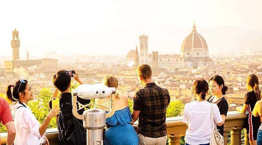Италию снова “штурмуют” туристы