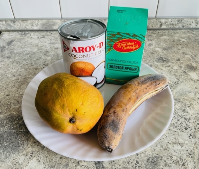 Бодрящий смузи-боул с кокосовым молоком и замороженным бананом