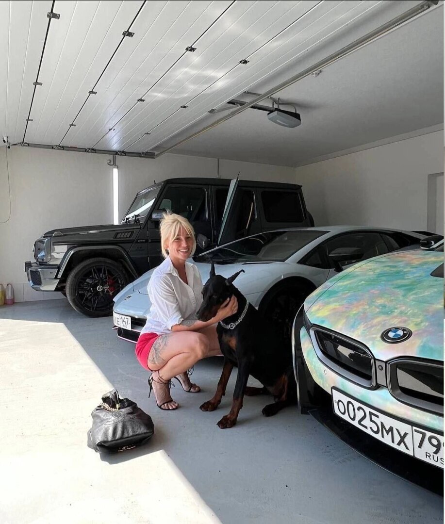 Светская хроника из жизни звёзд.