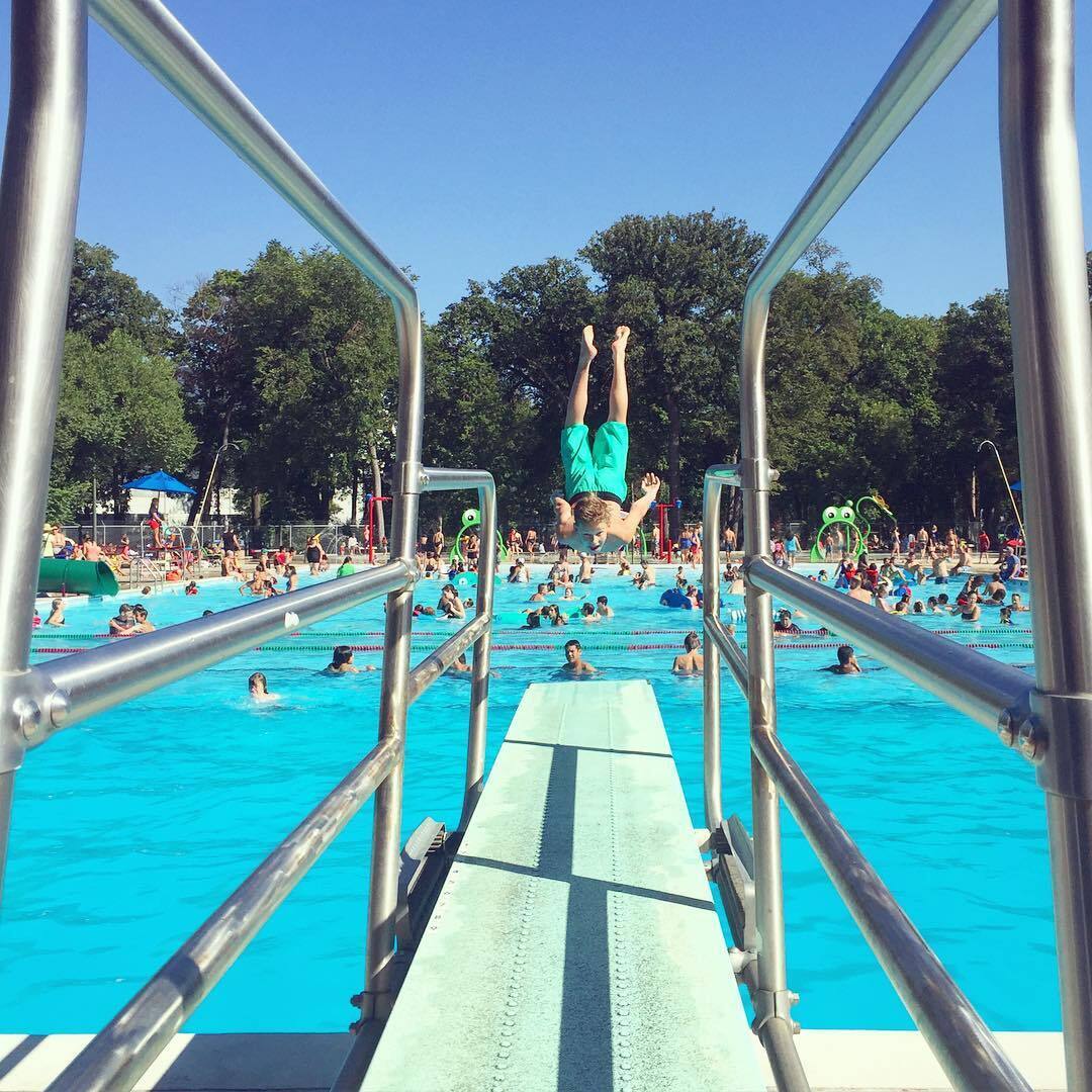 Самые сказочные плавательные бассейны по всей Канаде, где можно освежиться этим летом.