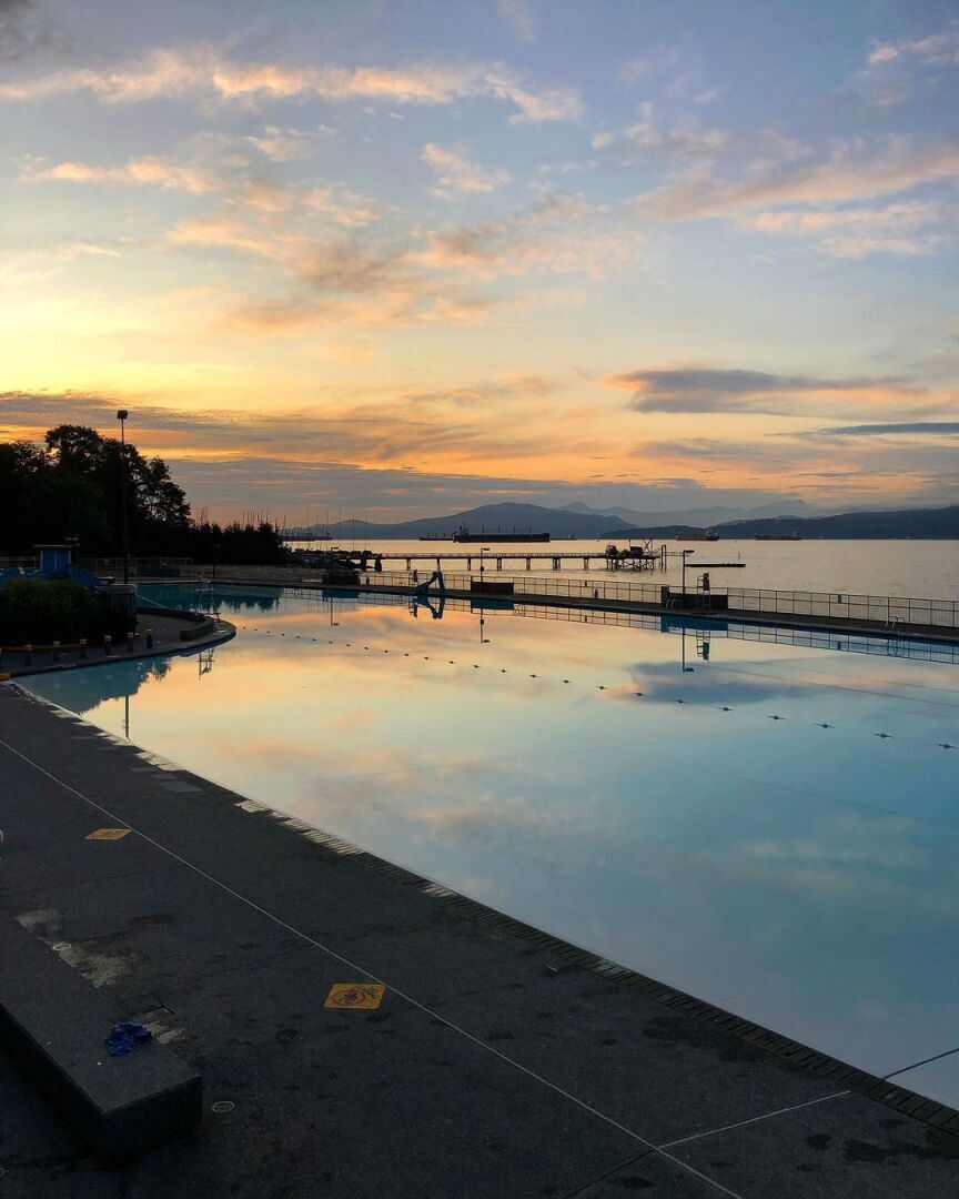 Самые сказочные плавательные бассейны по всей Канаде, где можно освежиться этим летом.