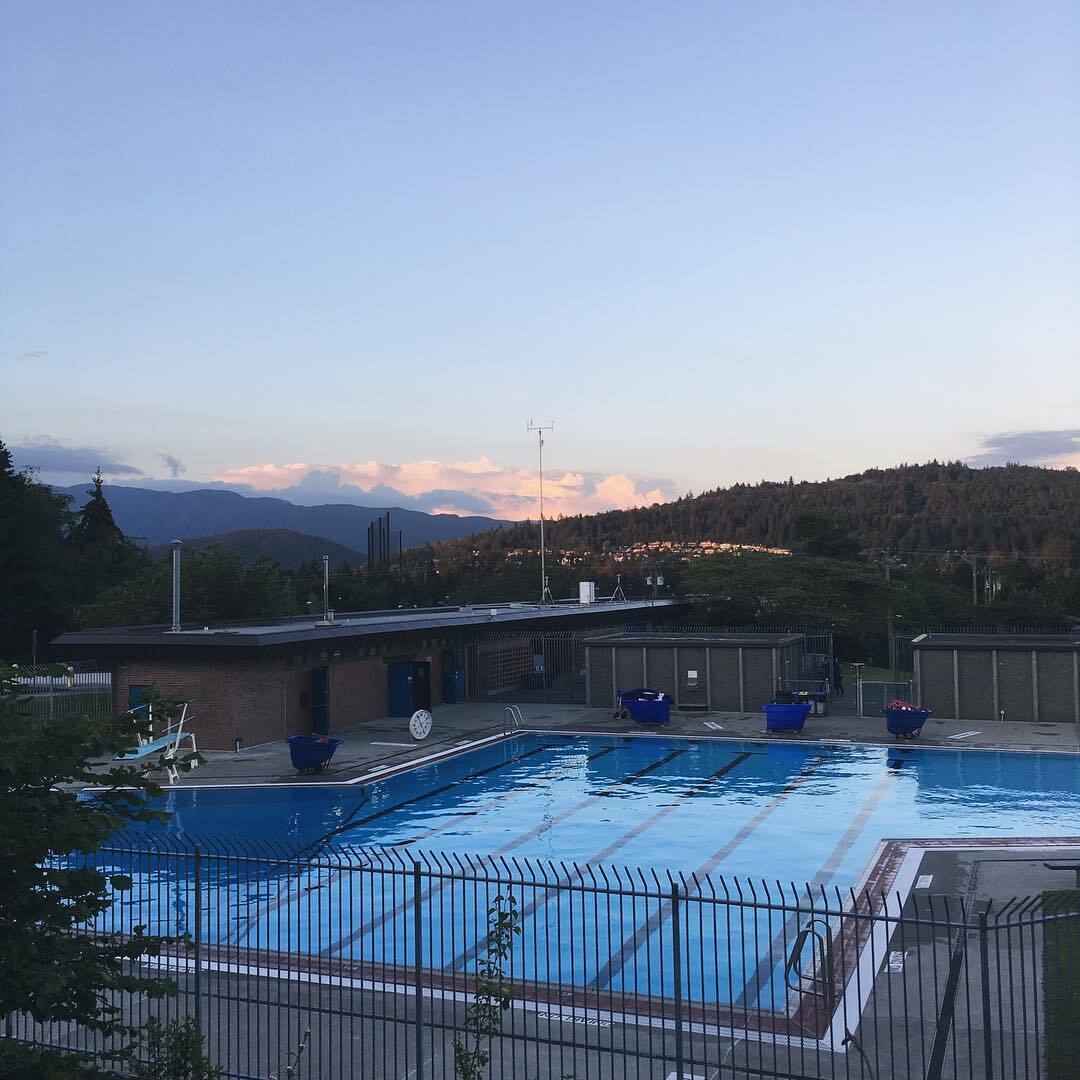 Самые сказочные плавательные бассейны по всей Канаде, где можно освежиться этим летом.