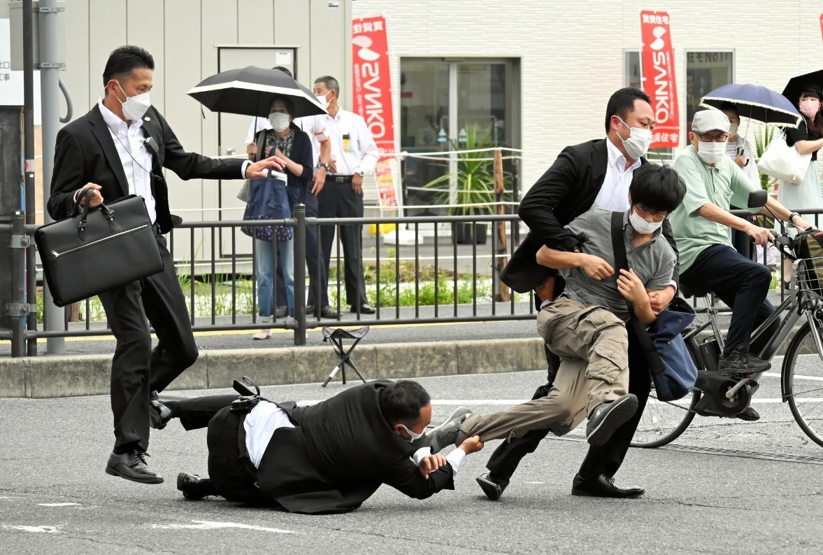 Кто может стоять за убийством экс-премьера Японии Синдзо Абэ?