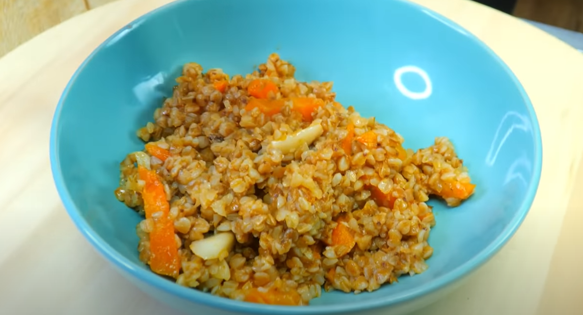 Как приготовить вкусную гречку с куриными бедрышками?