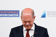 Олаф Шольц вслед за Борисом Джонсоном (второй пошёл).