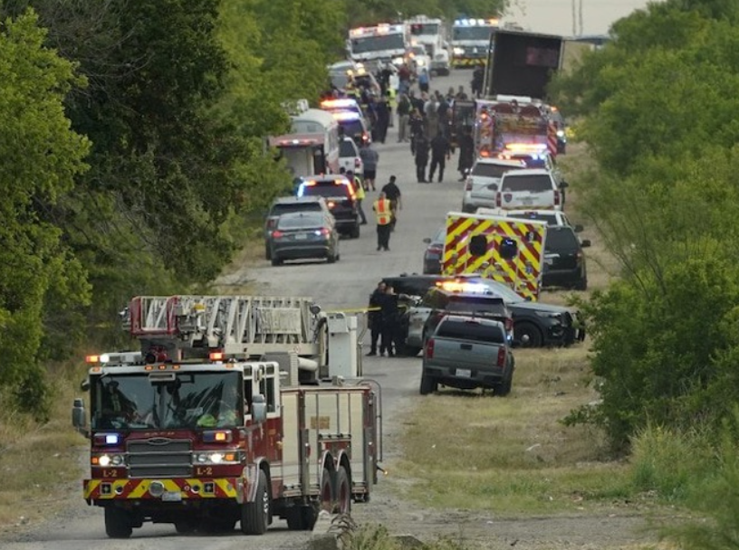 Фуры с трупами в американском штате Техас